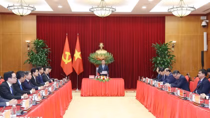 Thường trực Ban Bí thư Trần Cẩm Tú tiếp Đoàn cán bộ cấp cao Đảng Nhân dân Cách mạng Lào
