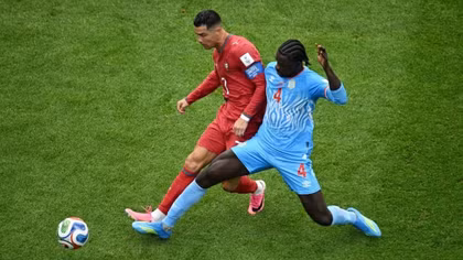 HLV Martinez bảo vệ Ronaldo bằng cách nhắc tới Argentina