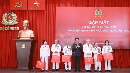 Những bông hoa đẹp nhất trong vườn hoa "người tốt, việc tốt", "thi đua lập công" của lực lượng CAND