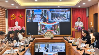 Buổi tập huấn được tổ chức theo hình thức trực tiếp kết hợp với trực tuyến.