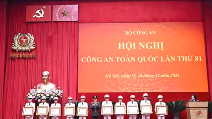Nhiều tập thể, cá nhân có thành tích xuất sắc được khen thưởng tại Hội nghị Công an toàn quốc lần thứ 81