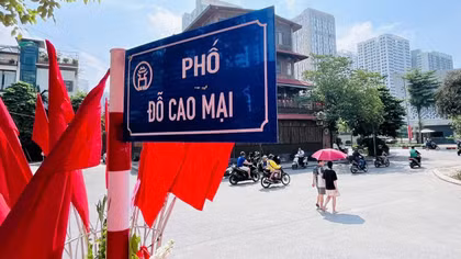 Hà Nội: Gắn biển tên phố Đỗ Cao Mại tại phường Xuân Đỉnh