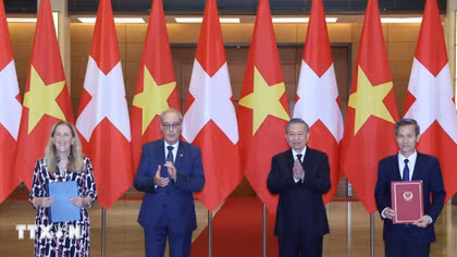 Tổng thống Liên bang Thụy Sĩ Guy Parmelin và phu nhân kết thúc tốt đẹp chuyến thăm chính thức Việt Nam