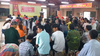 Một buổi truyền thông về TGPL, giải đáp pháp luật cho người dân ở các thôn, bản trên địa bàn tỉnh Lào Cai.