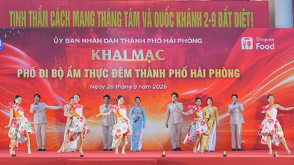 Tiết mục nghệ thuật khai mạc Phố đi bộ Hải Phòng.