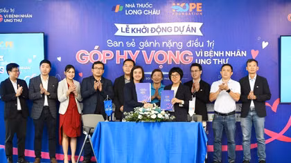 Lãnh đạo Hệ thống Nhà thuốc và Tiêm chủng Long Châu và Quỹ Hy vọng (HOPE Foundation) chính thức khởi động chương trình “San sẻ gánh nặng vì bệnh nhân ung thư”.