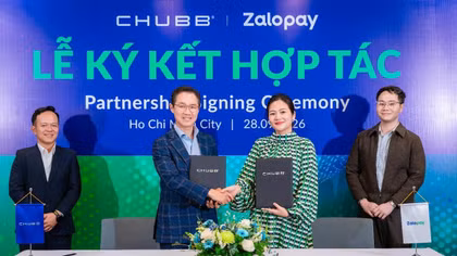 Đại diện Chubb Life Việt Nam và Zalopay tại lễ ký kết hợp tác phân phối “Nhà Mình An” trên nền tảng Zalopay, đánh dấu bước phát triển mới trong hành trình đưa bảo hiểm đến gần hơn với người dùng số.