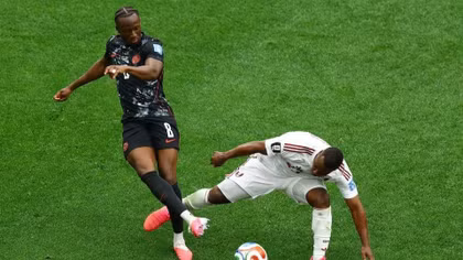 Sân chơi World Cup cần nói không với bạo lực