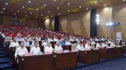 Các đại biểu tham dự chương trình.