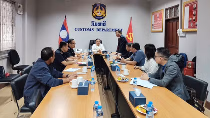 Đoàn công tác Chi cục Hải quan khu vực I làm việc với Hải quan Lào.
