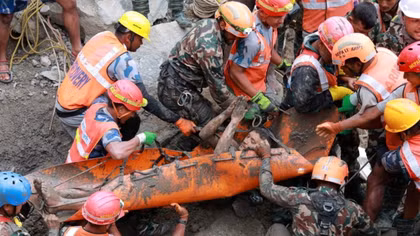Hai người được cứu sống sau chín ngày mắc kẹt trong hầm thủy điện Nepal