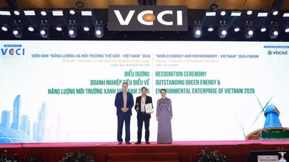 Phục Hưng Holdings đón nhận danh hiệu "Doanh nghiệp tiêu biểu về năng lượng môi trường xanh Việt Nam 2026"