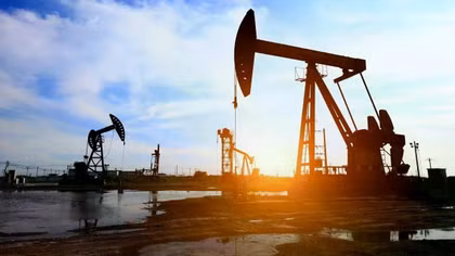 Giá dầu Brent vượt 113 USD/thùng