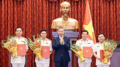 Tổng Bí thư, Chủ tịch nước Tô Lâm trao Quyết định bổ nhiệm chức danh Kiểm sát viên Viện Kiểm sát nhân dân tối cao.