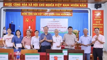 Gửi tiết kiệm, tiếp thêm nguồn vốn cho người nghèo