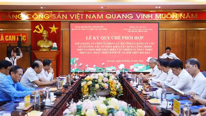 Công ty Điện lực Hà Tĩnh ký quy chế phối hợp với 5 xã, hướng tới triển khai trên toàn tỉnh