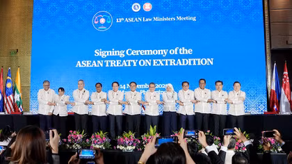 Bộ trưởng Lương Tam Quang dự Lễ ký Hiệp định ASEAN về dẫn độ