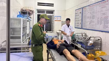 Kịp thời cứu nam thanh niên rơi xuống vực