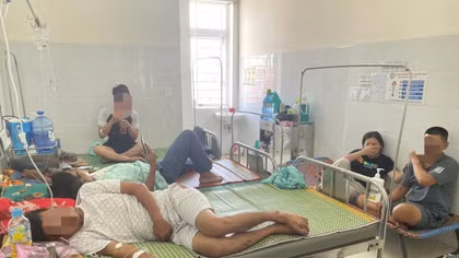 75 người nhập viện, nghi ngộ độc thực phẩm do ăn bánh mì
