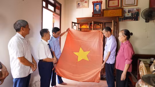 Người vẽ cờ Tổ quốc