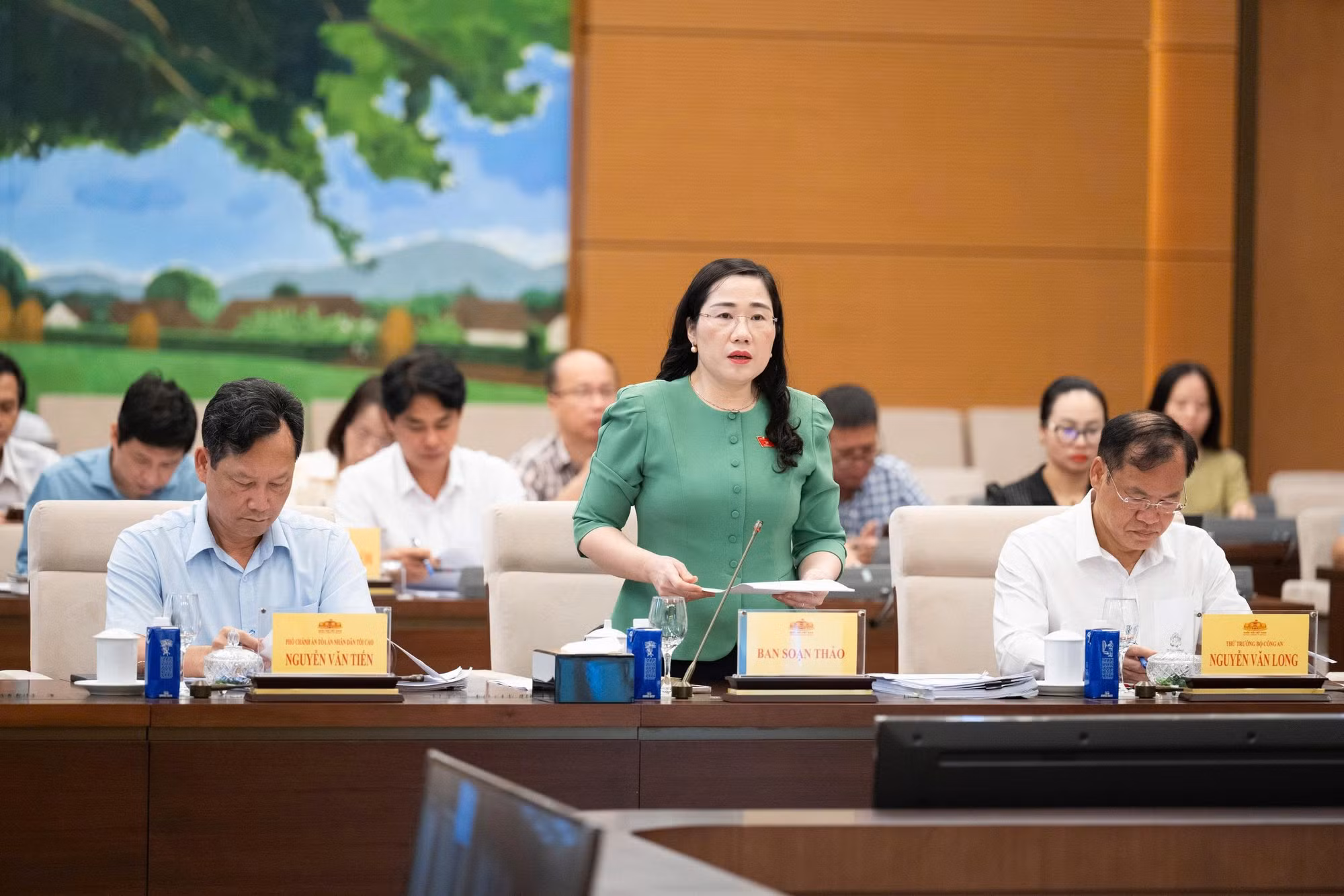 c-thuy.jpg