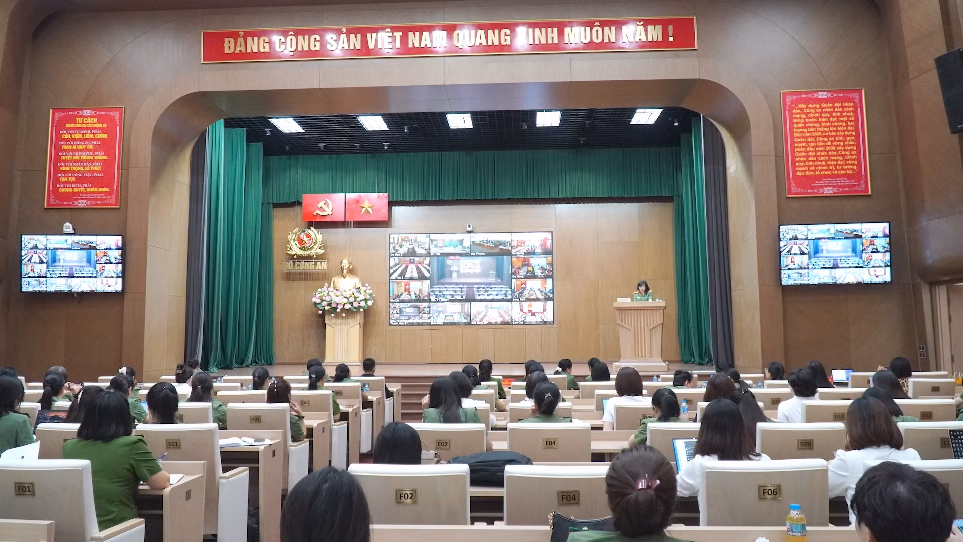 Quang cảnh hội nghị.