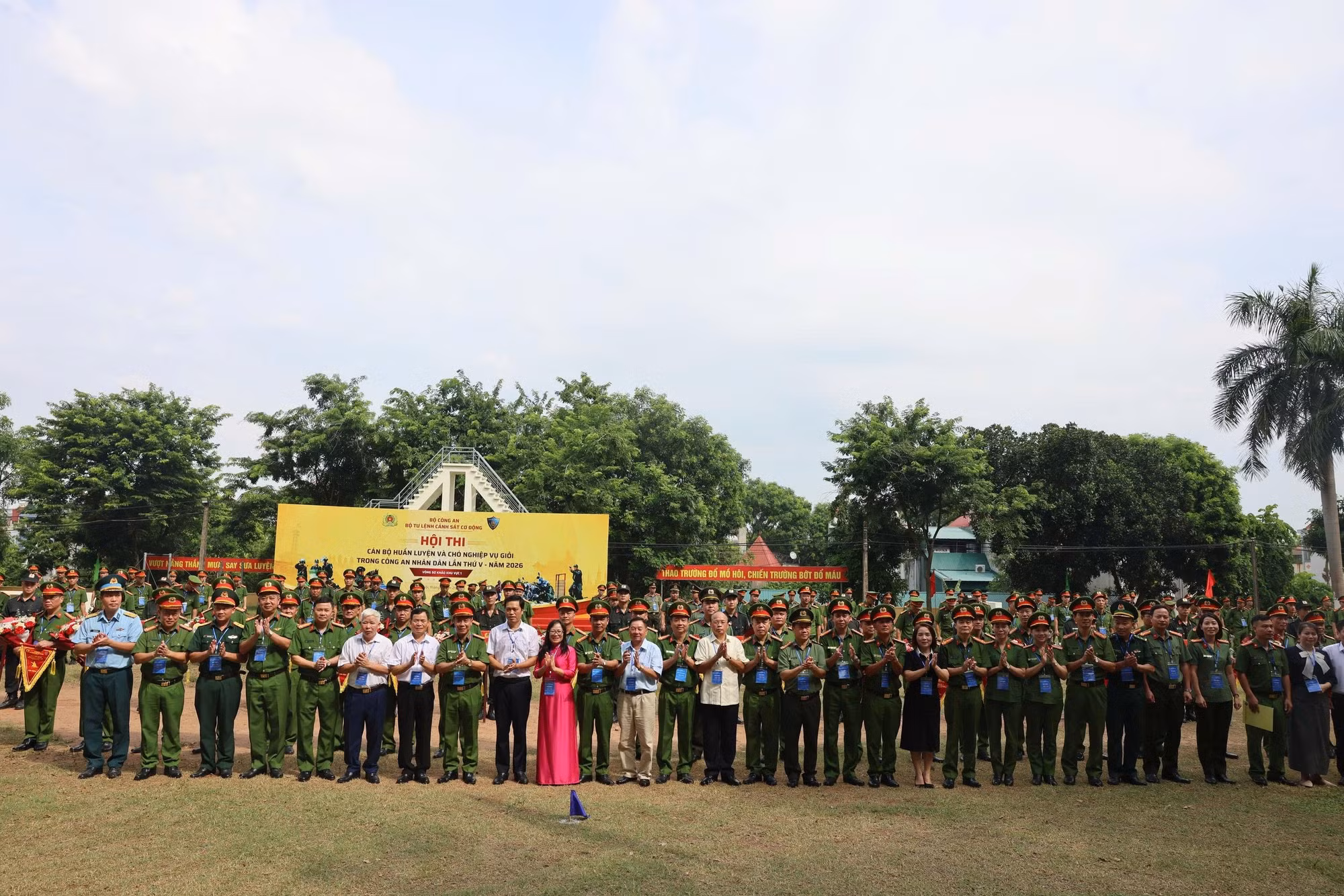 Các đại biểu cùng các đoàn tham gia vòng sơ khảo khu vực I - Hội thi cán bộ huấn luyện, chó nghiệp vụ giỏi trong Công an nhân dân lần thứ V, năm 2026.