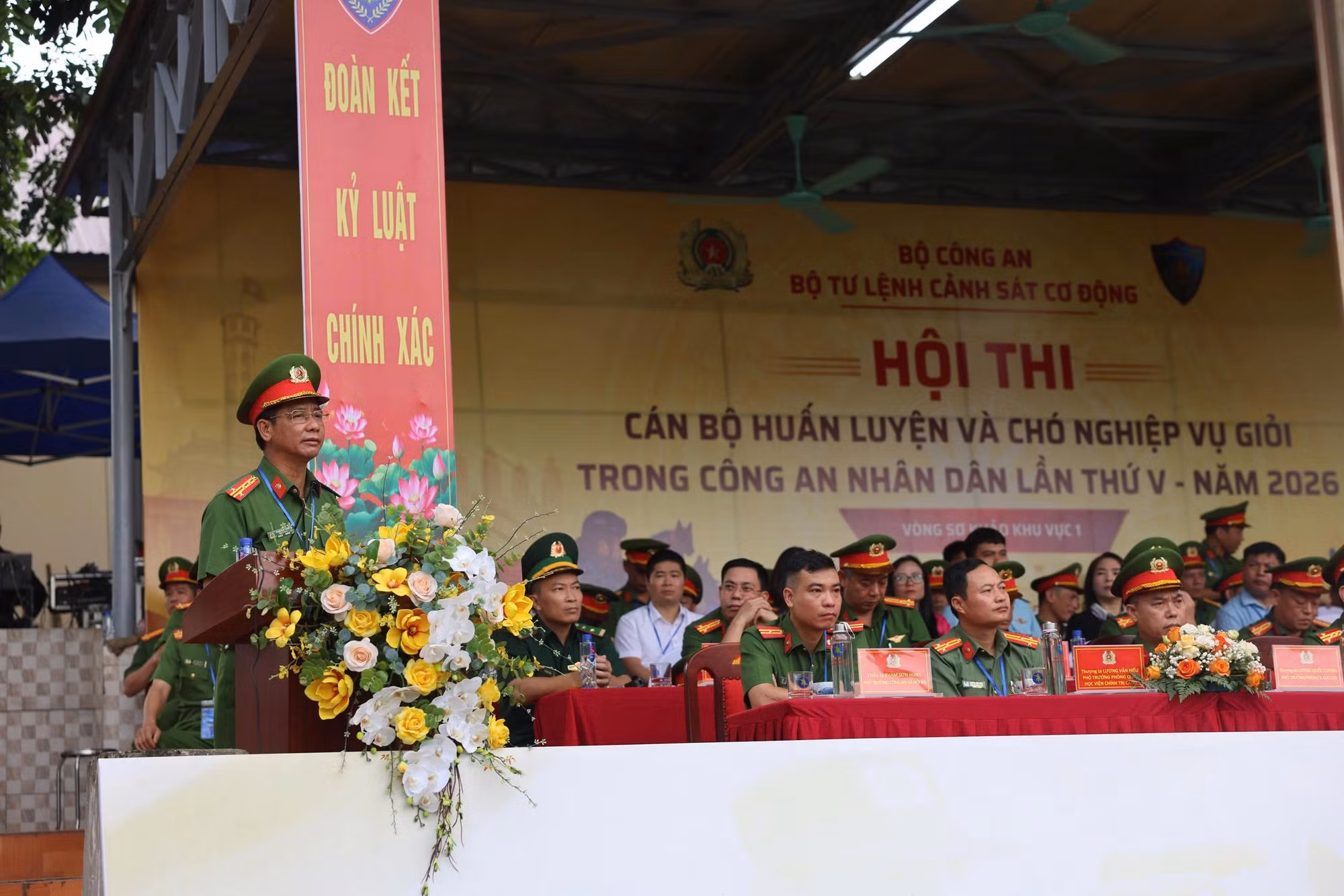 Đại tá Phạm Hữu Thinh phát biểu tại buổi lễ.