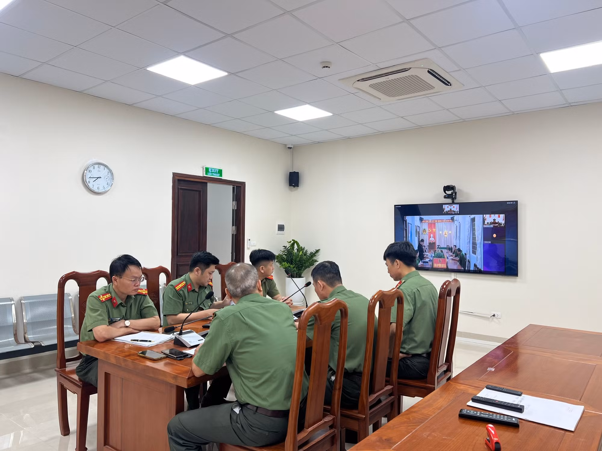 to-cong-tac-tai-diem-cau.jpg