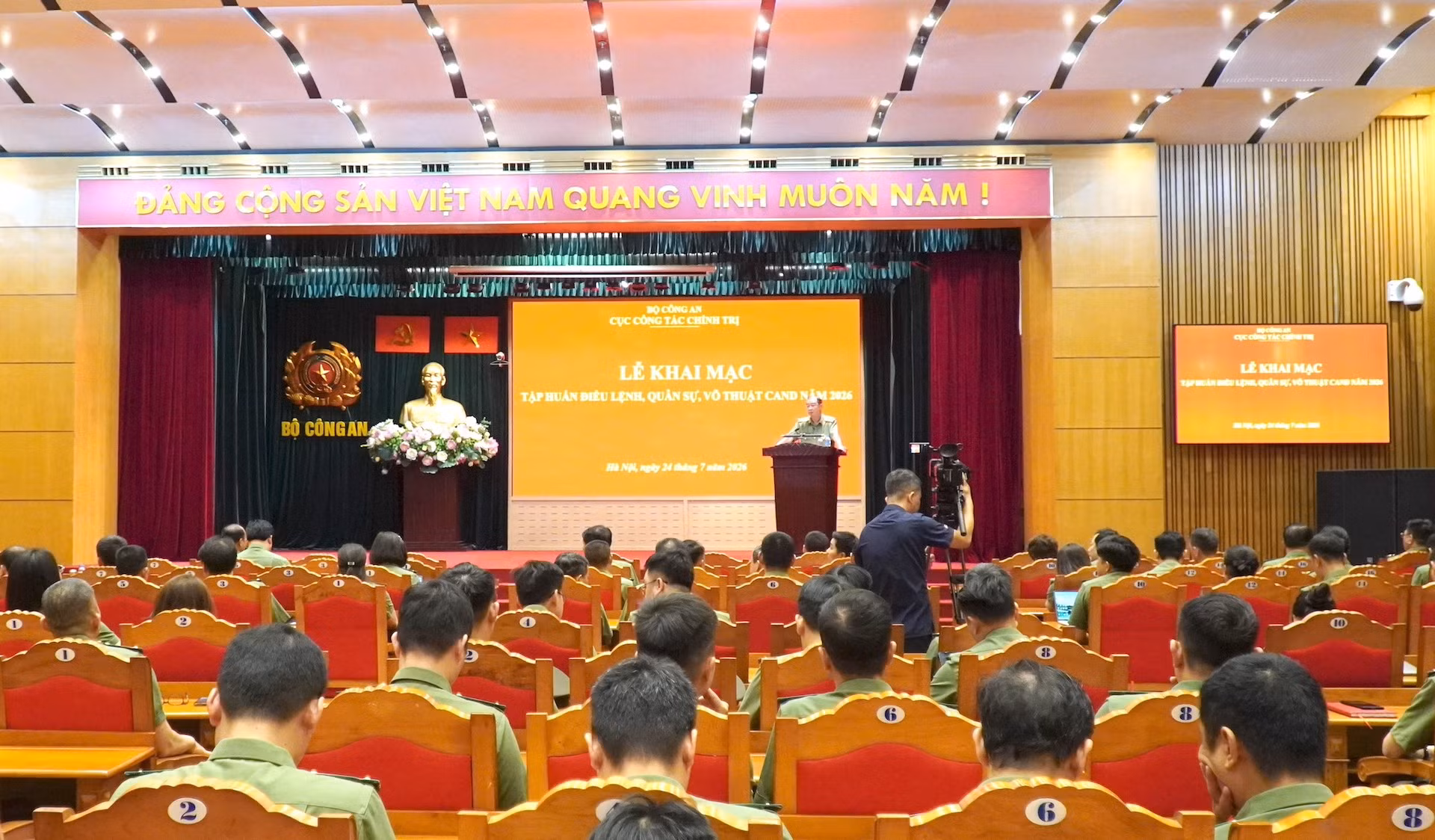 Quang cảnh buổi lễ.