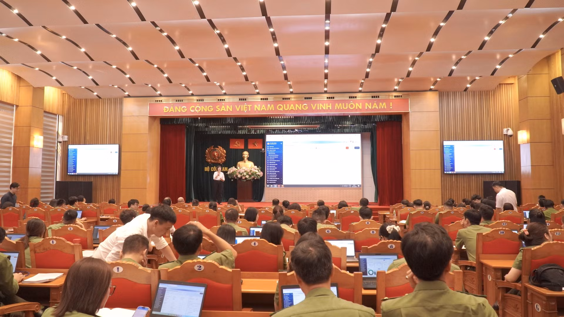 Hội nghị tập huấn được tổ chức theo hướng thiết thực, lấy người sử dụng làm trung tâm, kết hợp hướng dẫn nghiệp vụ với thực hành trực tiếp trên phần mềm.