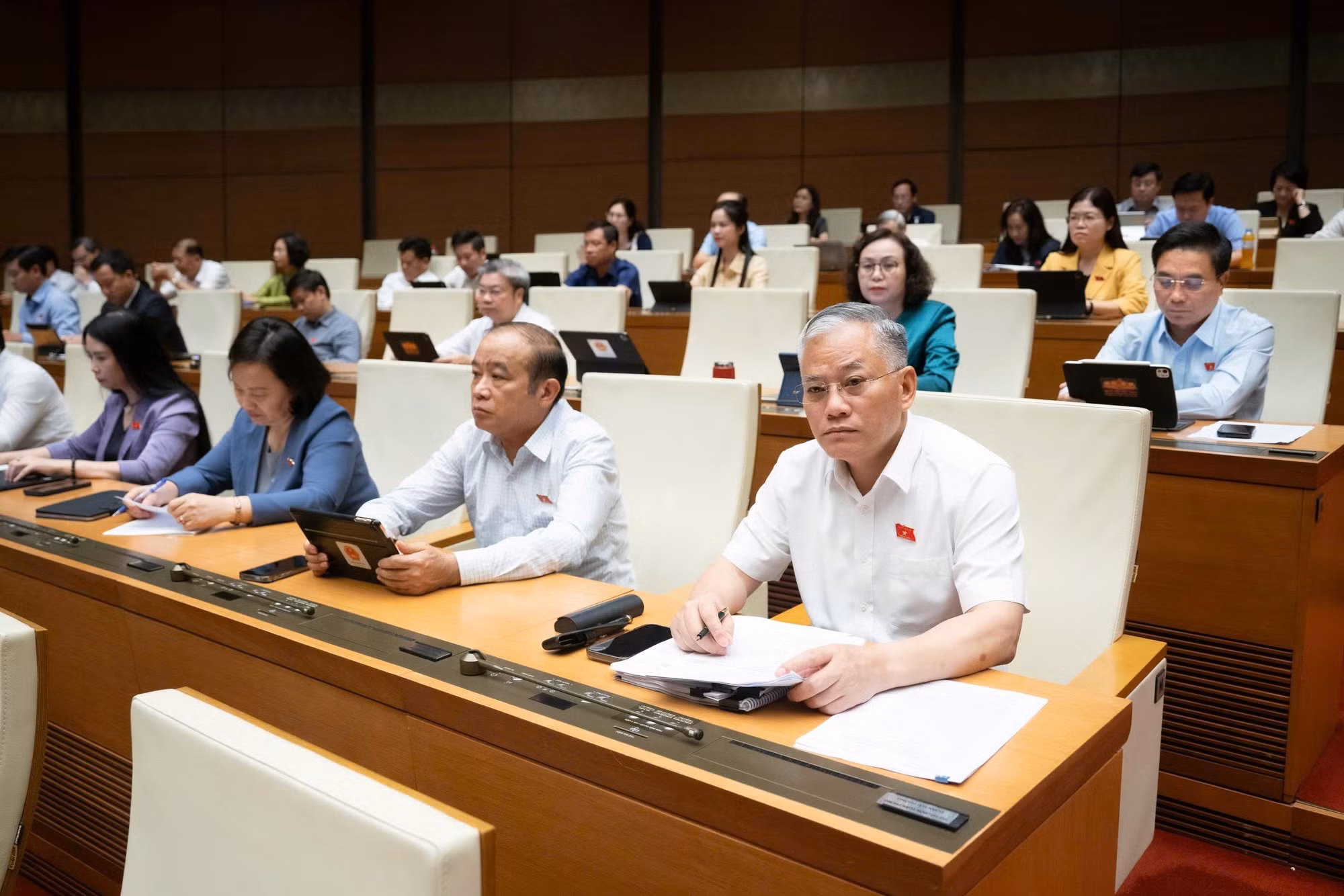 Các đại biểu tham dự phiên họp.