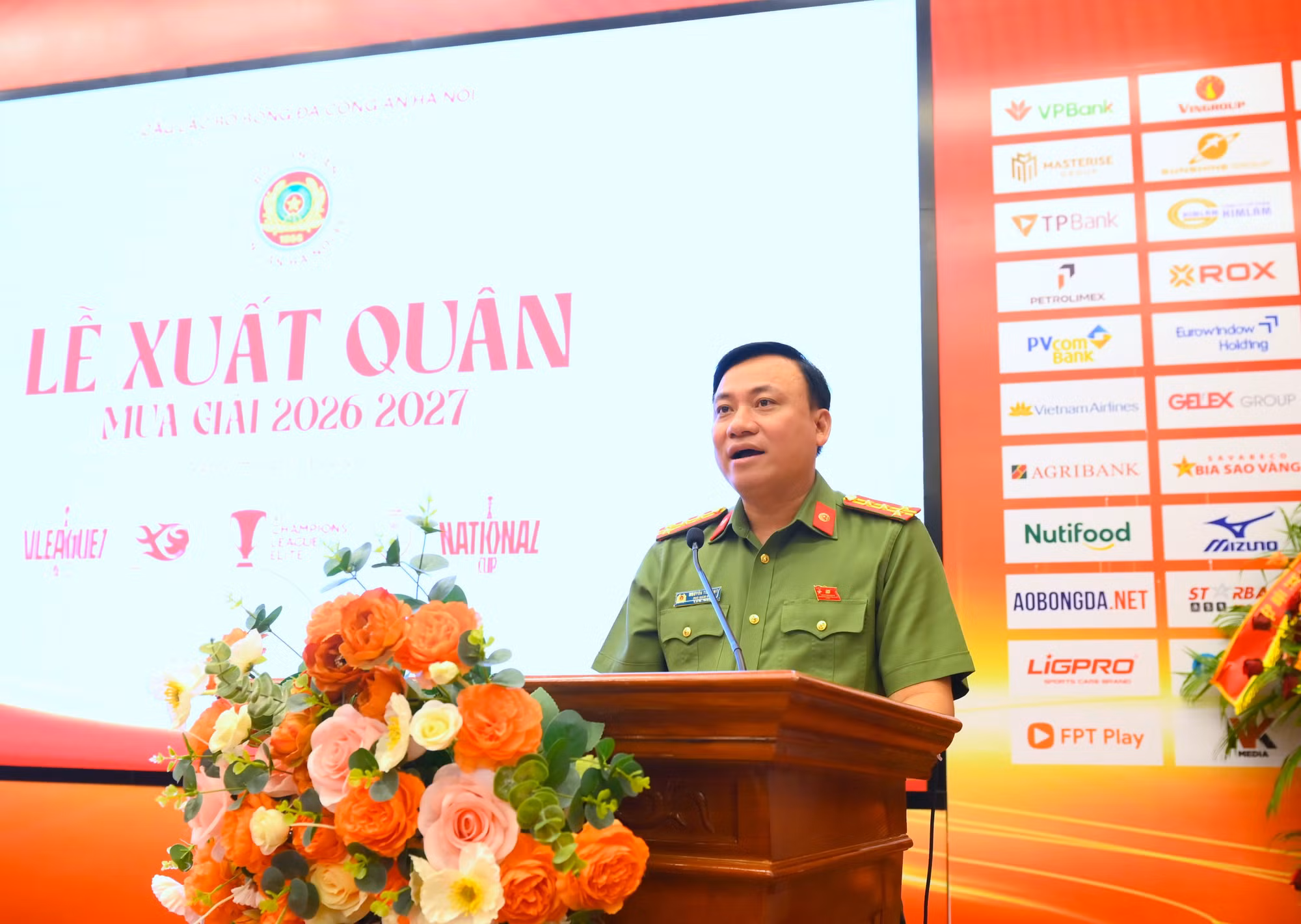 Đại tá Nguyễn Tiến Đạt, Phó Giám đốc Công an TP Hà Nội, Chủ tịch CLB Bóng đá Công an Hà Nội phát biểu tại buổi lễ.