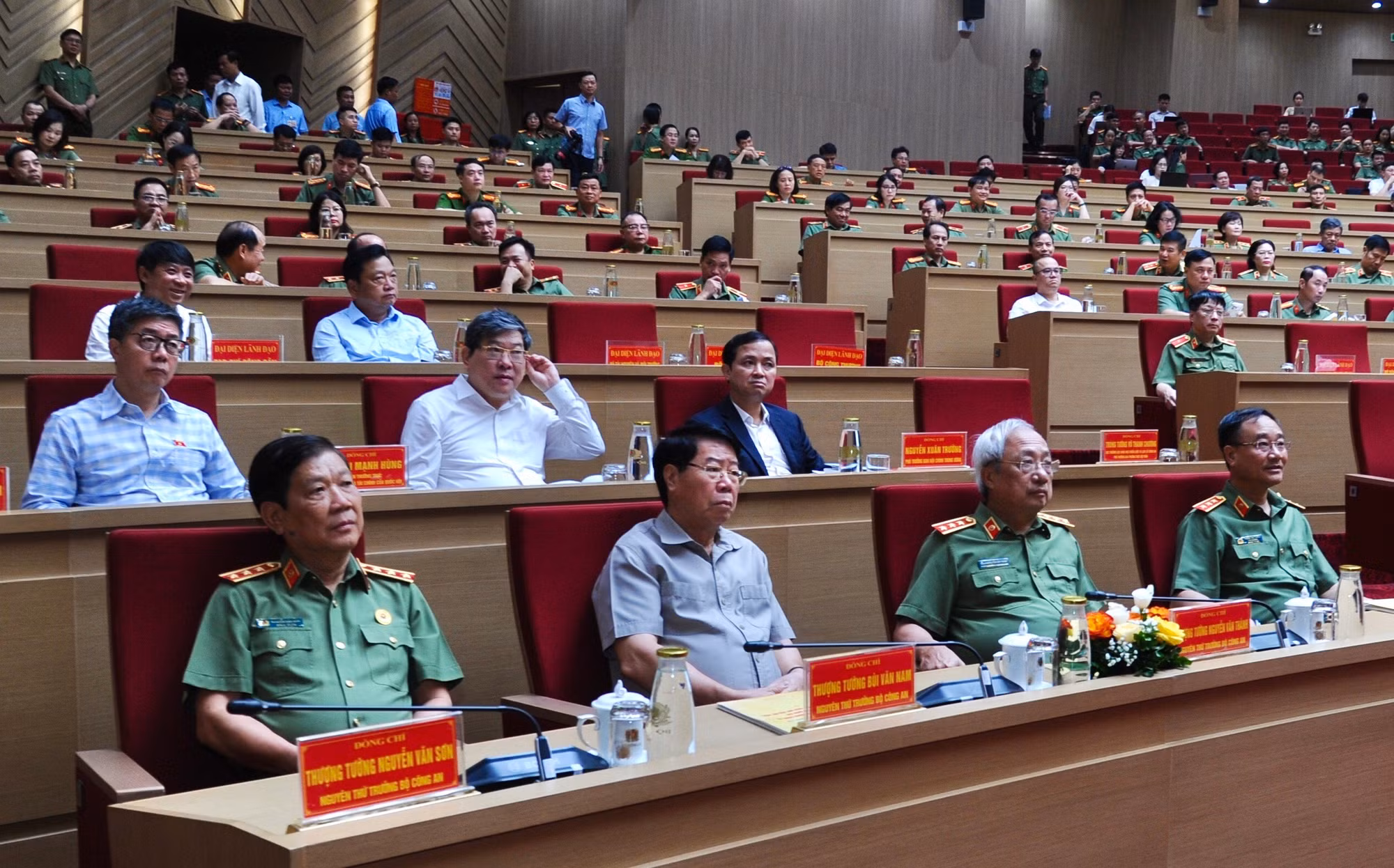 dai-bieu-3.jpg