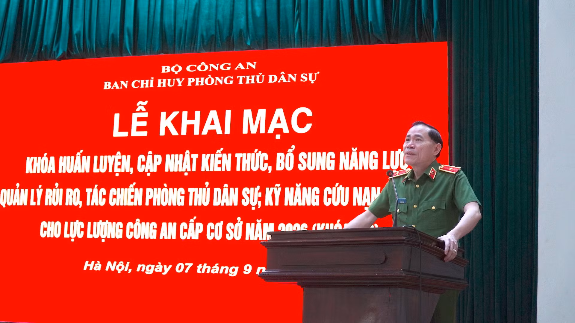 Thiếu tướng, PGS. TS Phạm Văn Long phát biểu tại buổi lễ.