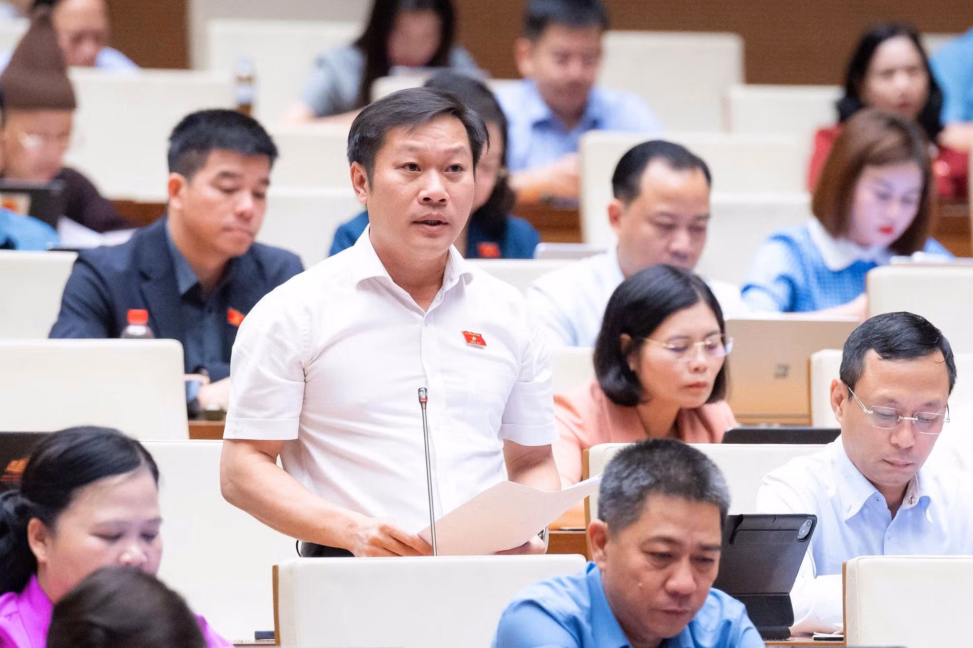 Đại biểu Quốc hội Nguyễn Khánh Vũ (Đoàn Quảng Trị) phát biểu tại phiên họp.