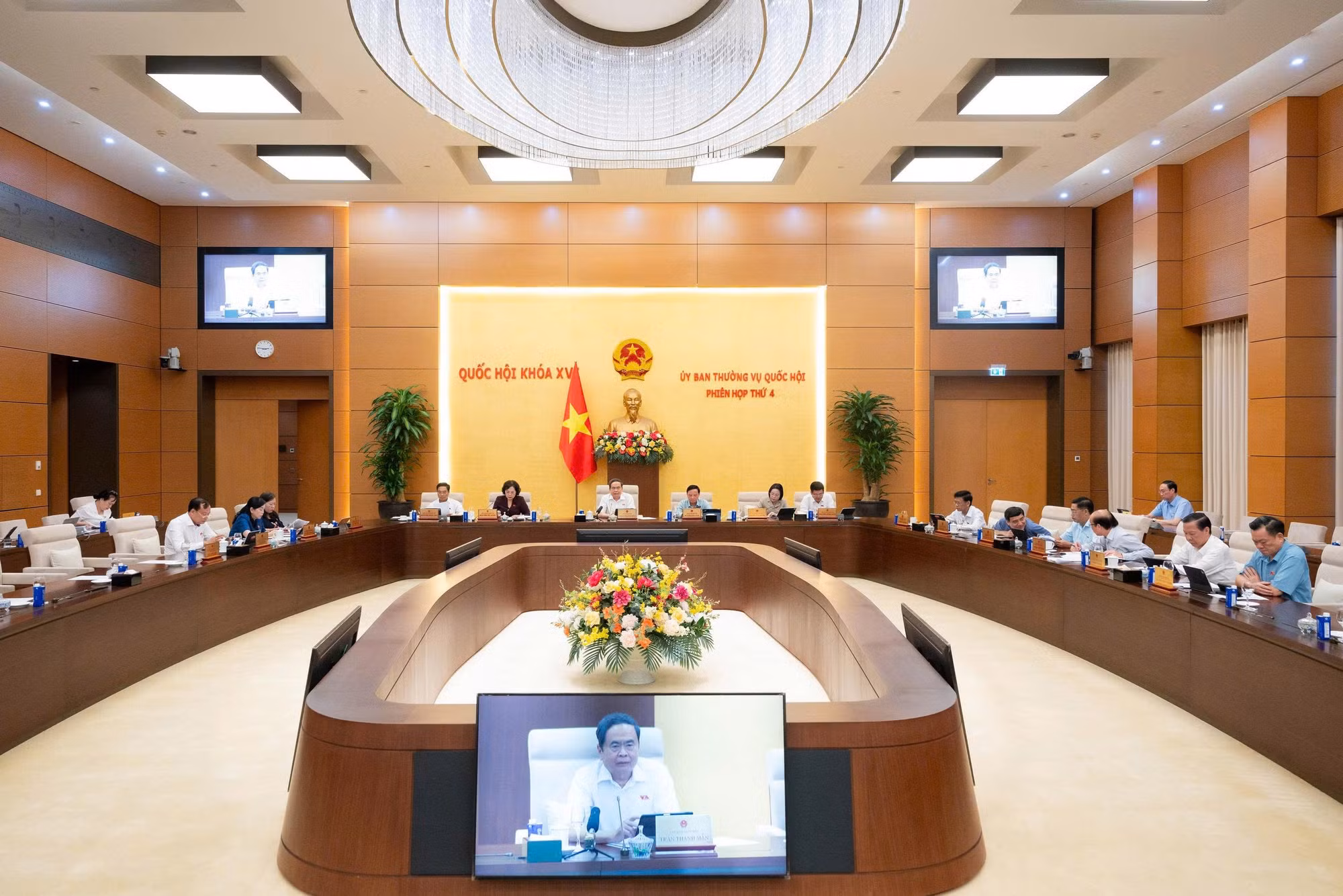 Quang cảnh phiên họp.