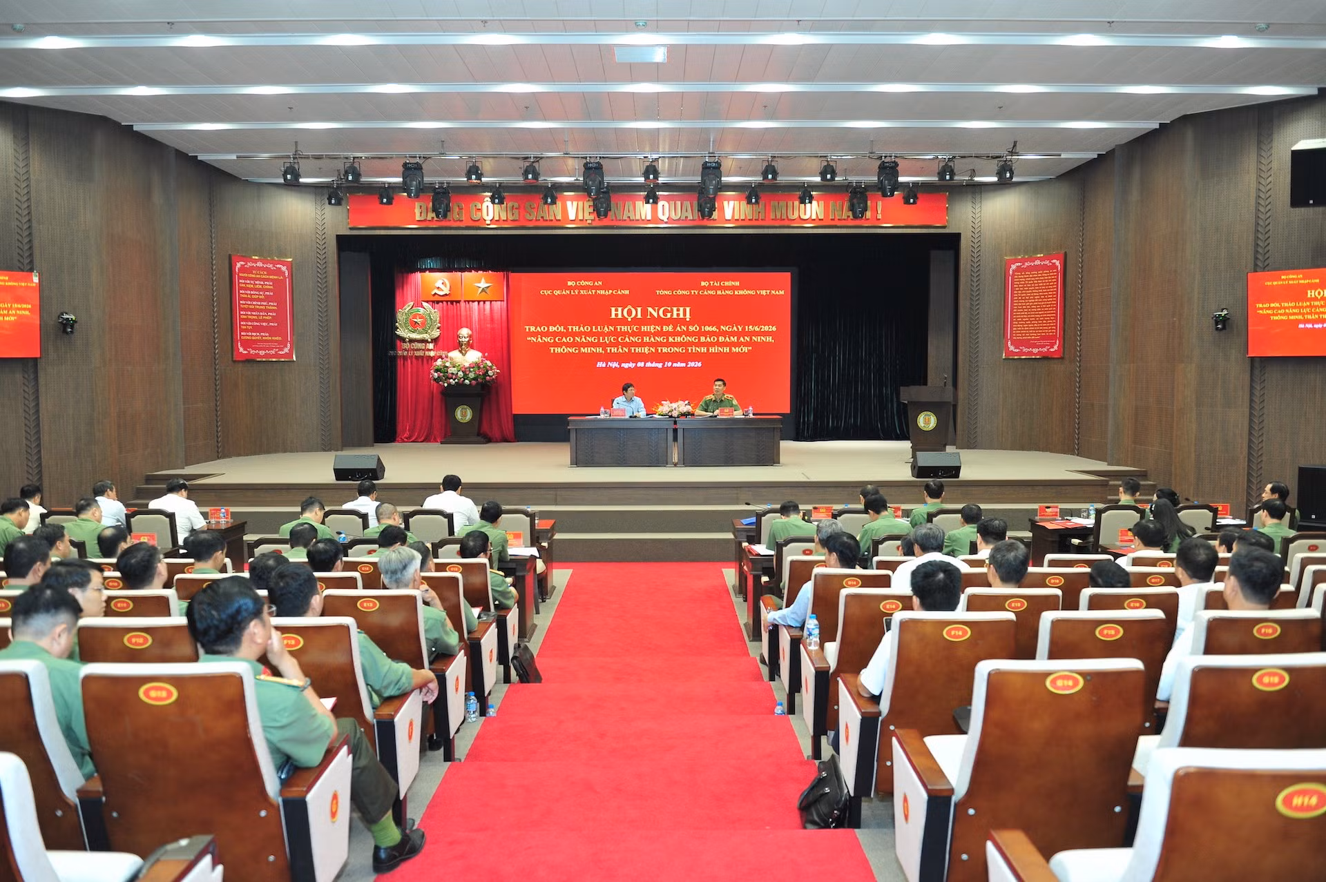Quang cảnh hội nghị.