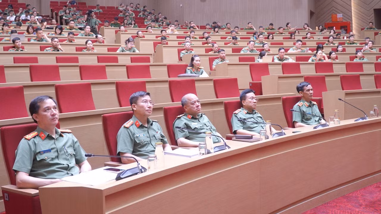 Các đại biểu dự hội nghị tại điểm cầu trụ sở Bộ Công an.