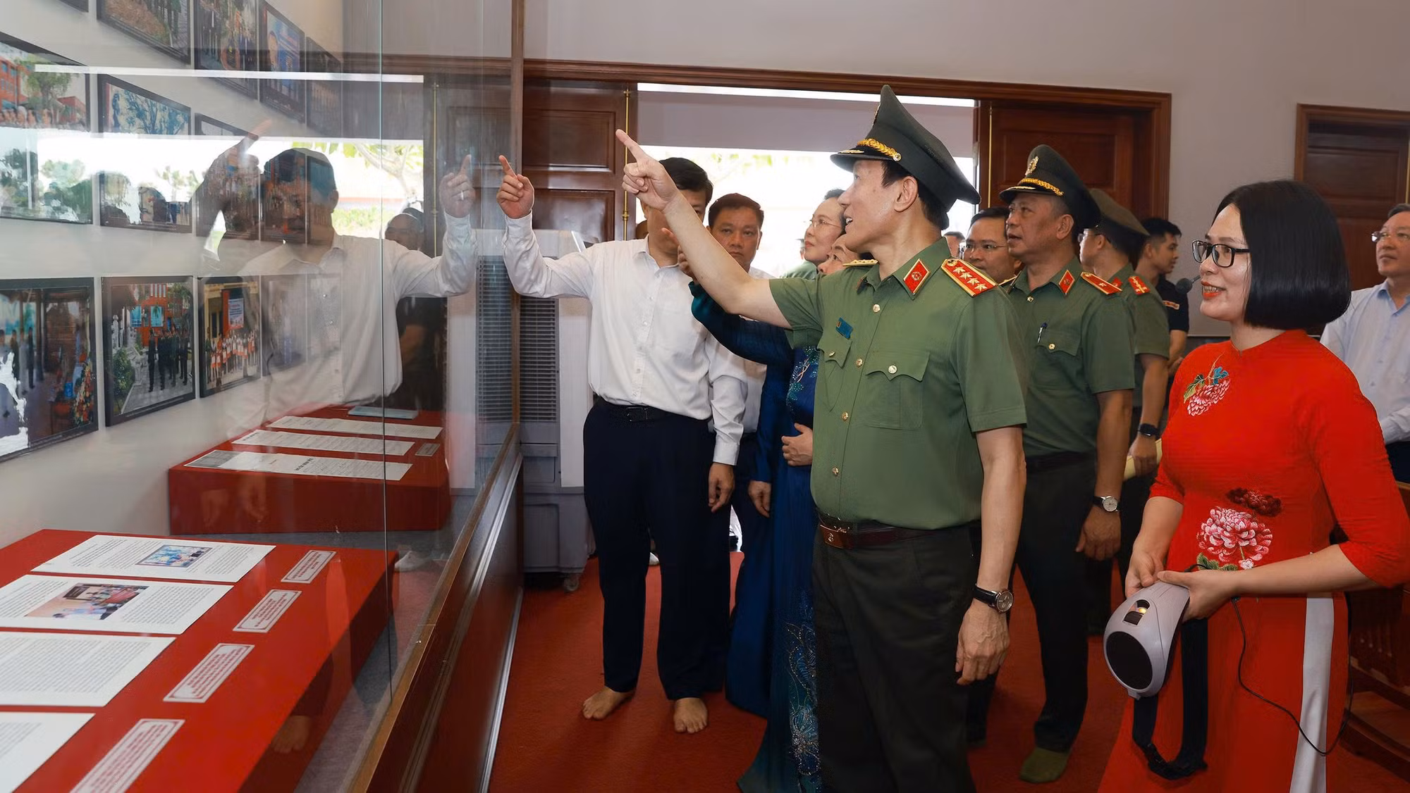 tham-quan-nha-tuong-niem-2.jpg