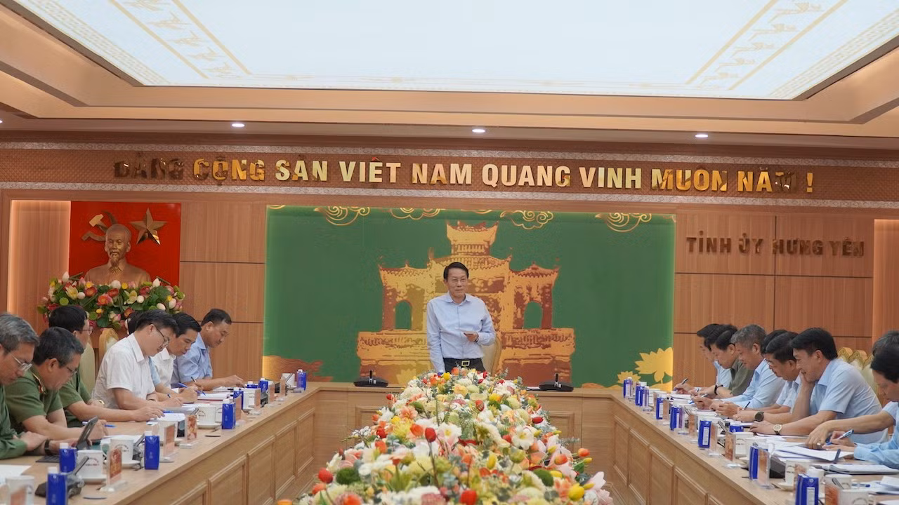 Đại tướng Lương Tam Quang chủ trì hội nghị.