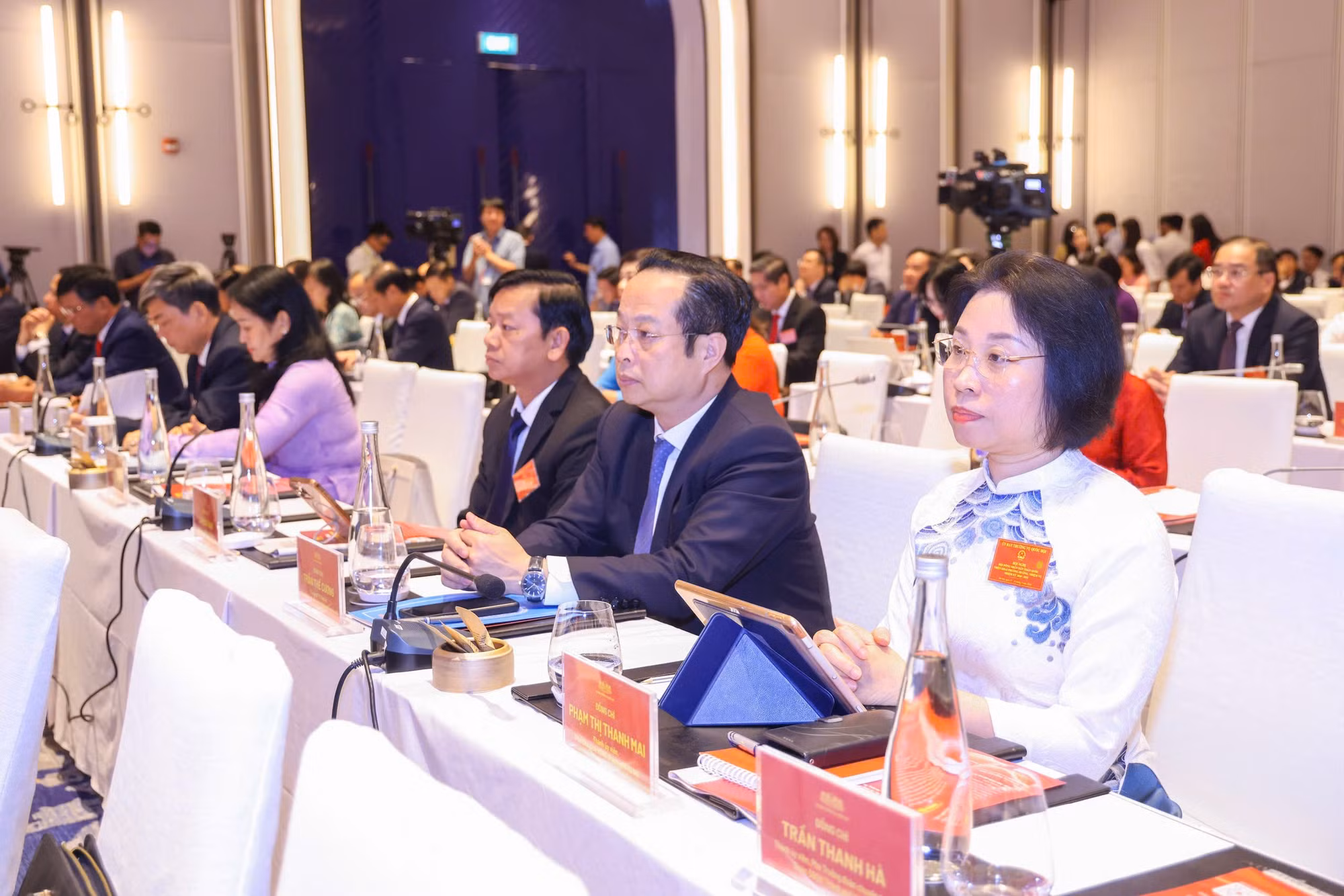 Các đại biểu dự hội nghị.