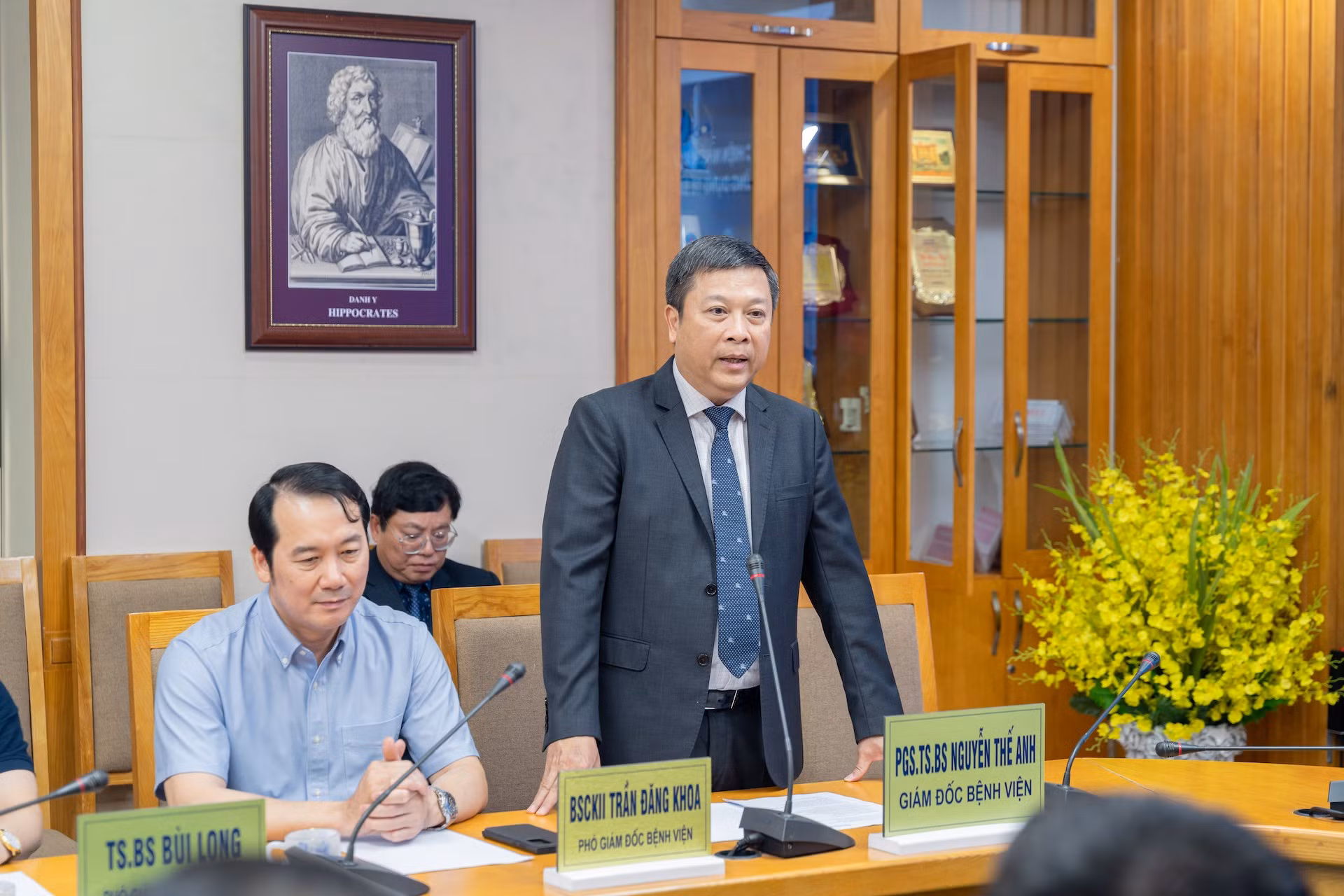 pgs-nguyen-the-anh-gd-bv-huu-nghi-viet-xo.jpg