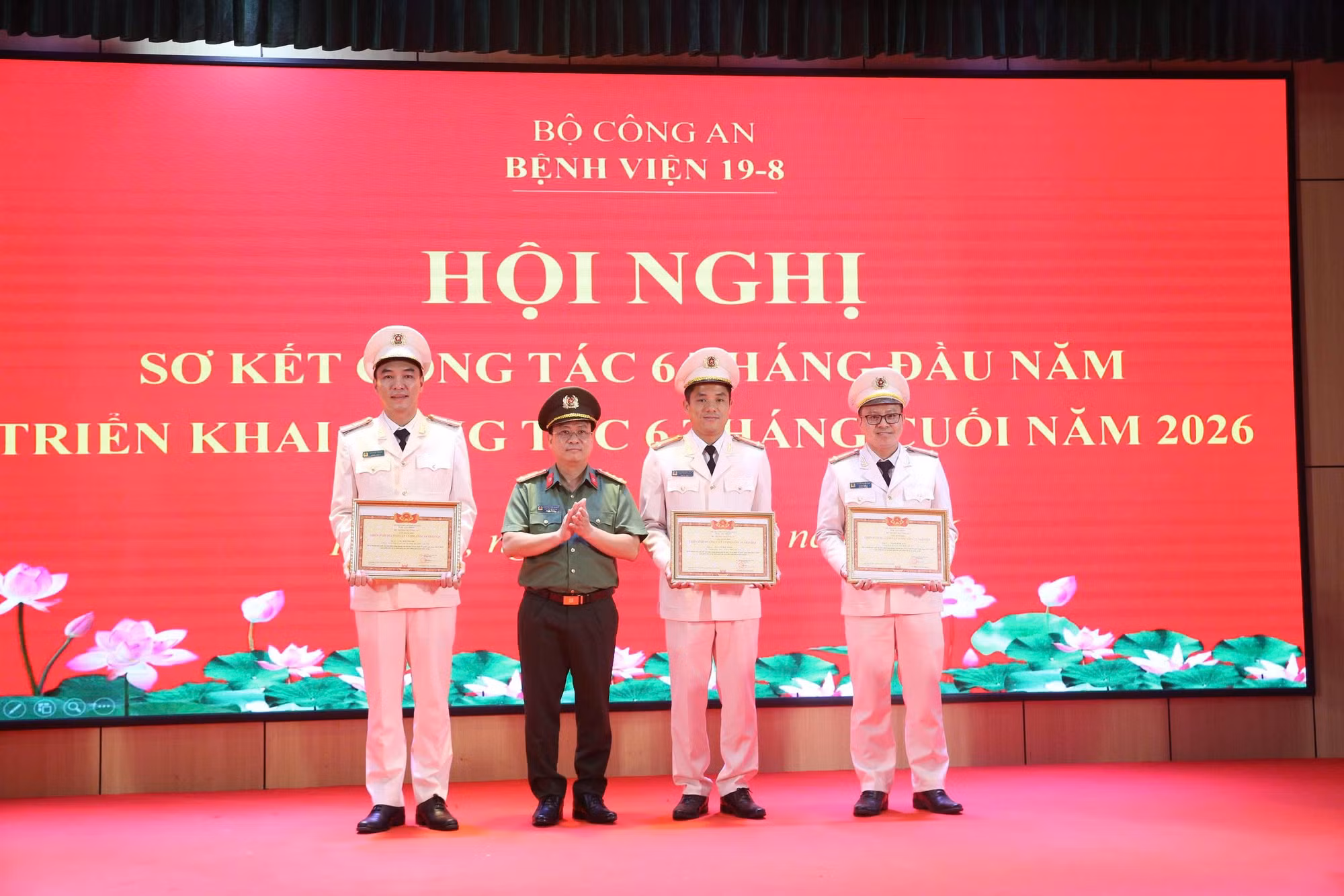 hoi-nghi-1.jpg