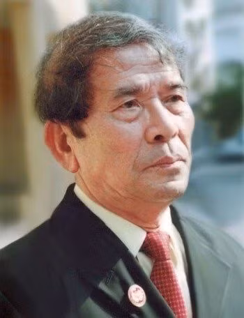 nha-van-le-luu.jpg