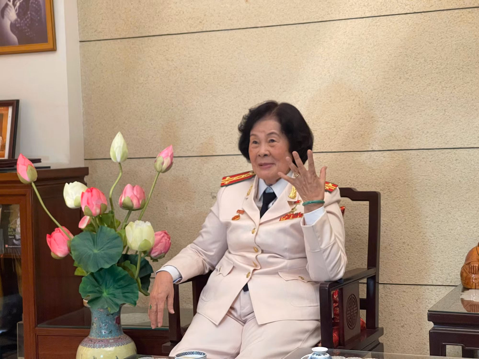 ahllvtnd-dai-ta-nguyen-thi-thao-dang-ke-chuyen-ve-3-lan-thoat-chet-cua-minh.jpg