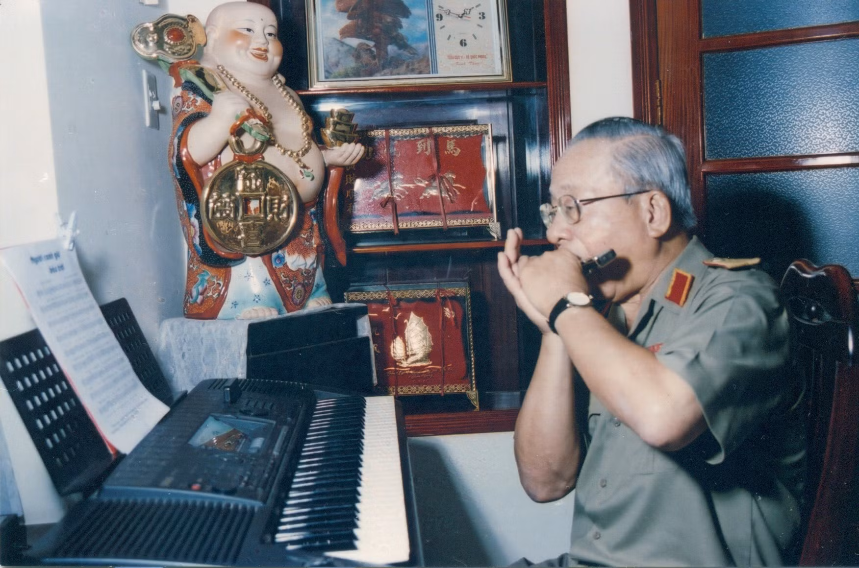 thieu-tuong-do-van-phuc-say-me-ben-cay-ken.jpg