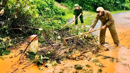 Đi trước một bước giữa những cung đường mưa lũ