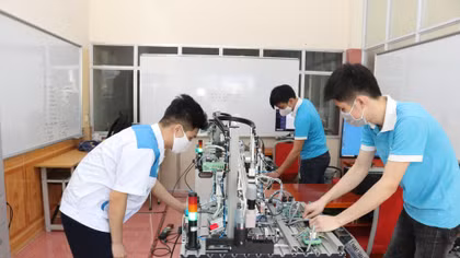 Vì sao người lao động và doanh nghiệp "khó gặp nhau"?