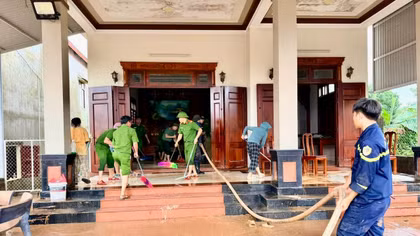 Công an Quảng Trị dồn sức khắc phục hậu quả do mưa lũ